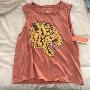 NWT Colsie cropped graphic muscle tee